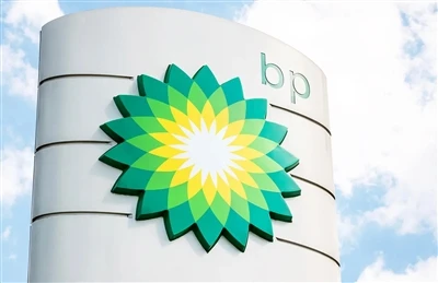 A BP visszaállítja a stratégiát: váltja az olaj- és gázt, tervezi a Lightsour...