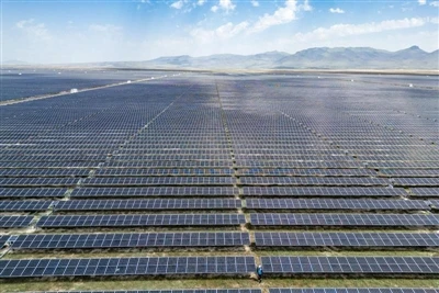 A Kínai Építőipari Ötödik Iroda befejezi az 500 MW-os Jizak PV projektet Üzbe...